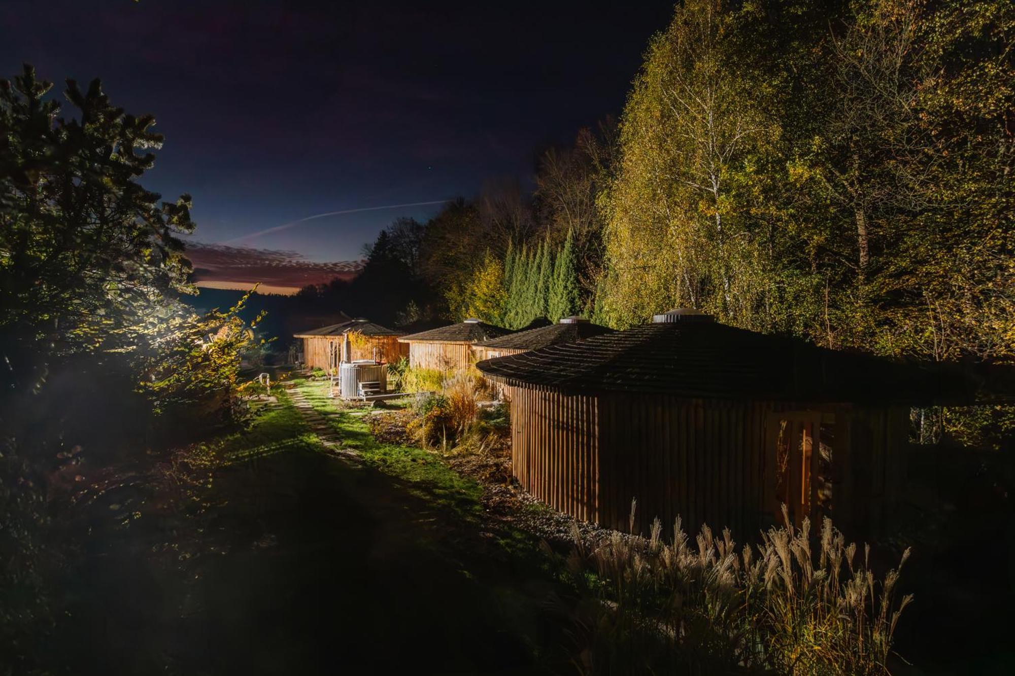 Glamp V Hluboke - Yurts And Wooden Houses Vsetín Exterior photo