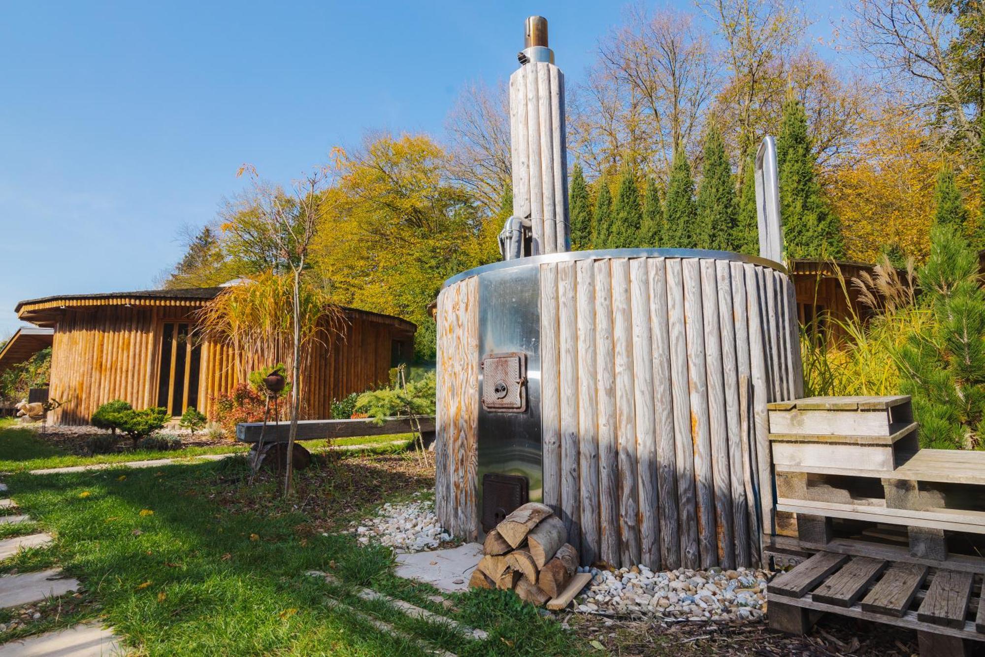 Glamp V Hluboke - Yurts And Wooden Houses Vsetín Exterior photo