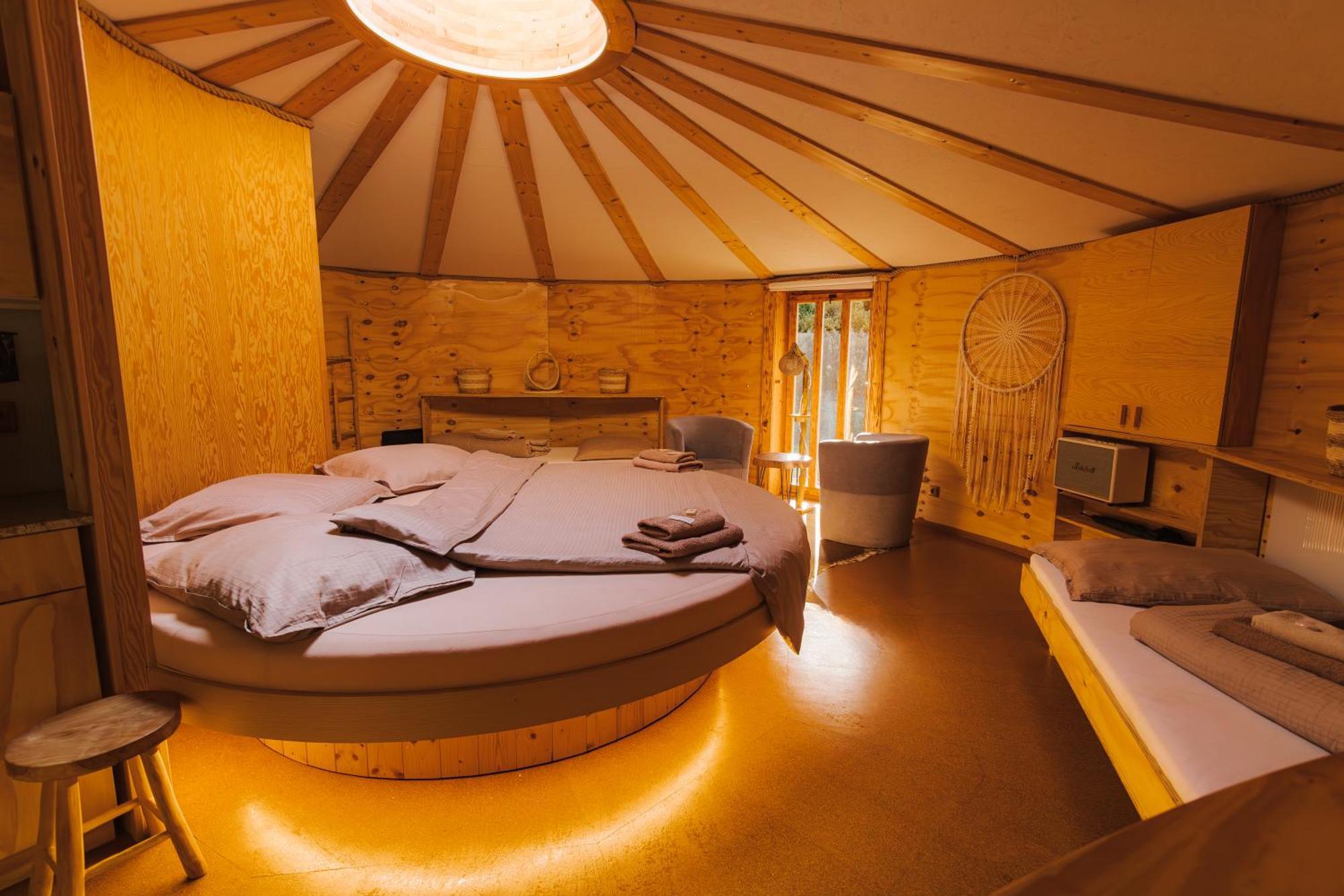 Glamp V Hluboke - Yurts And Wooden Houses Vsetín Exterior photo